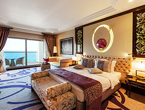Merit Royal Hotel Oda Otel Odası Güneş Kıbrıs Bulut Mavi Deniz Yatak