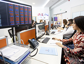 Ekspres Yatırım Masa Ofis dijital forex ekran foreks çalışan borsa dolar euro