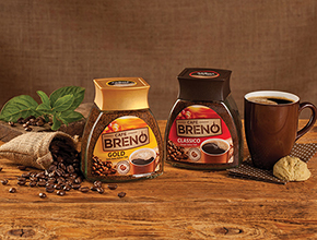 Cafe breno akyürek holding 3ü bir arada 2si bir arada kahve coffe paket cam şişe still life
